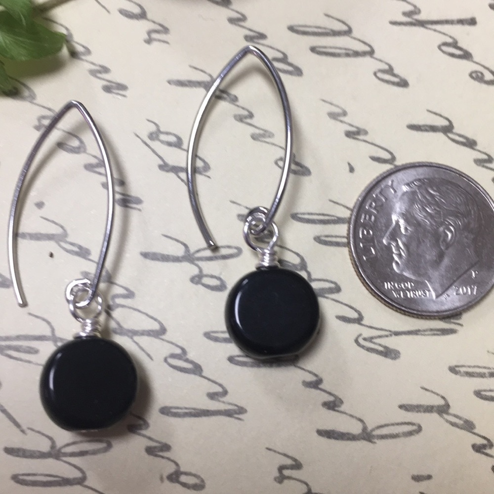 Simple black earrings marquis ear wires no nickel - Picture 5 of 6